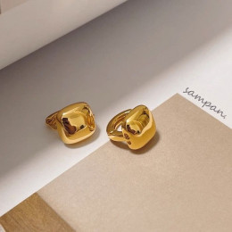 Серьги латунь с напылением золотом в виде квадрата J10052CJJ Серьги латунь с напылением золотом в виде квадрата J10052CJJ