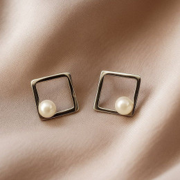 Серьги-гвоздики ромб жемчуг 1J12281CJJ Серьги-гвоздики ромб жемчуг 1J12281CJJ
