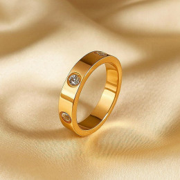 Кольцо стальное с напылением золотом и фианитами J10198CJJ Кольцо стальное с напылением золотом и фианитами J10198CJJ