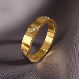 Кольцо стальное с напылением золотом и фианитами J10201CJJ Кольцо стальное с напылением золотом и фианитами J10201CJJ
