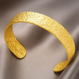 Браслет жёсткий титановая сталь напыление золотом 1J12205CJJ Браслет жёсткий титановая сталь напыление золотом 1J12205CJJ