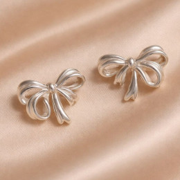 Серьги-гвоздики бантики медь напыление платиной 1J12405CJJ Серьги-гвоздики бантики медь напыление платиной 1J12405CJJ