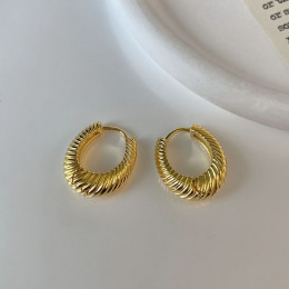 Серьги латунь с напылением золотом в виде кольца J10048CJJ Серьги латунь с напылением золотом в виде кольца J10048CJJ